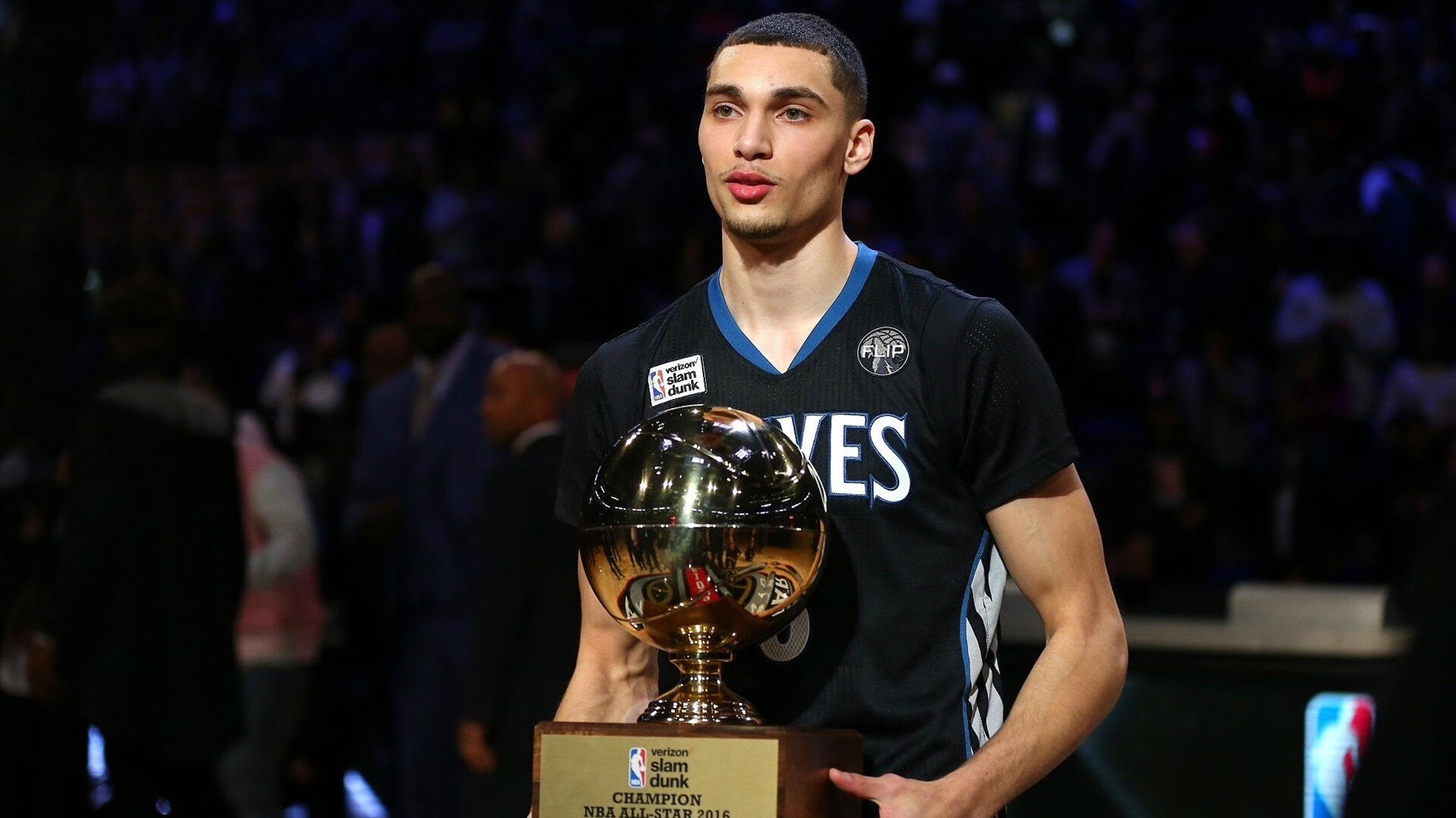 格纳布里王者归来!拜仁险胜之夜,皇家社会巴西帮上演逆袭神话