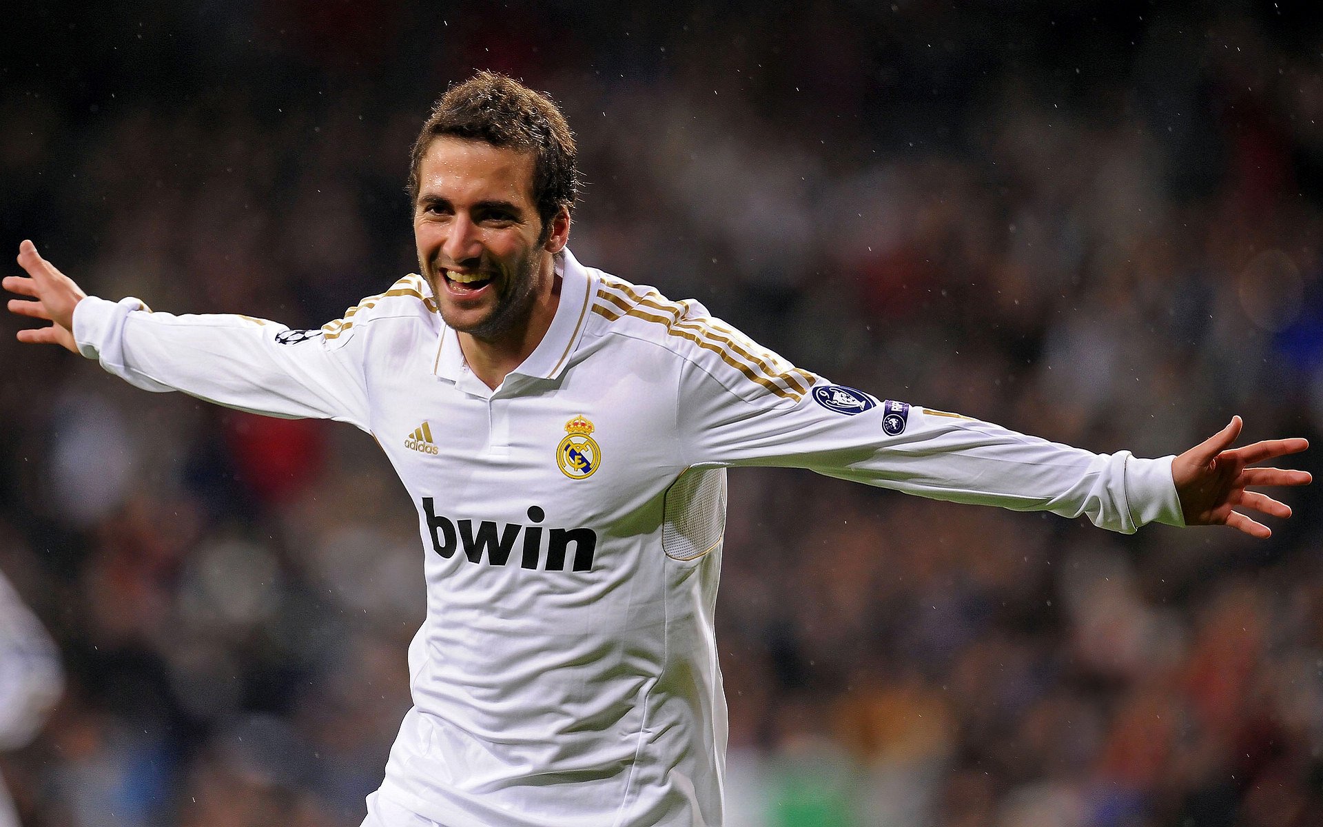 苏格兰稳健制胜韩国，帕尔默F1街道赛上演王者接管